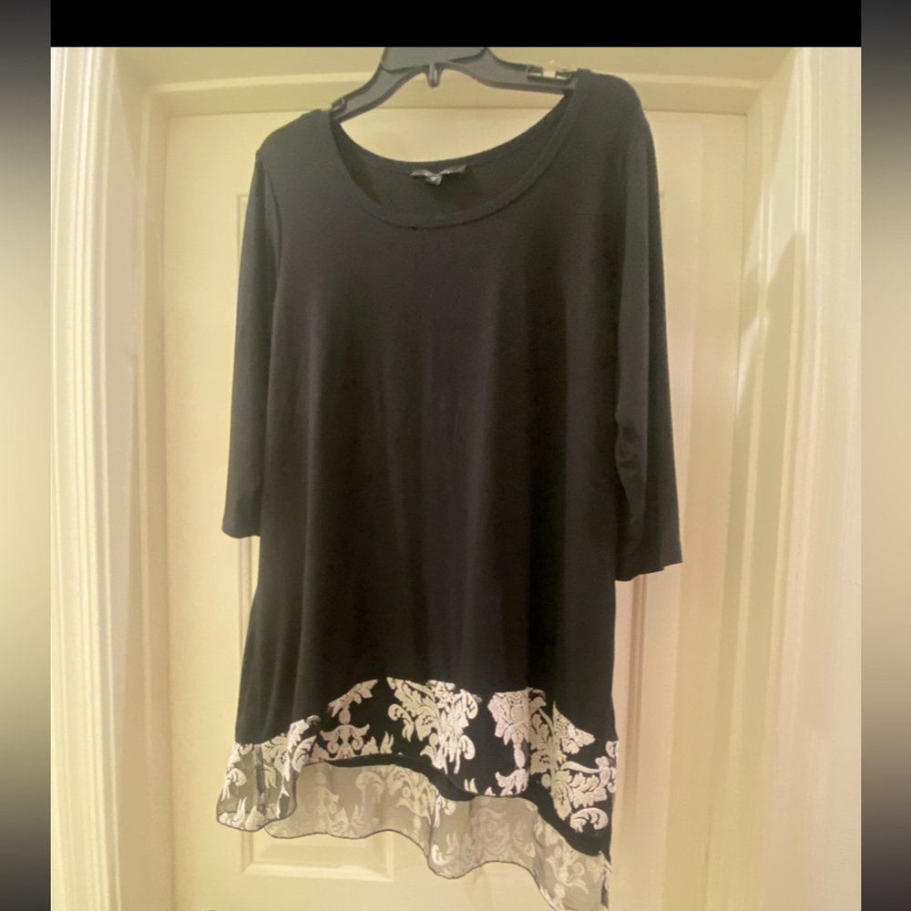 Karen Kane black tunic with sheer floral bottom SZ 1X